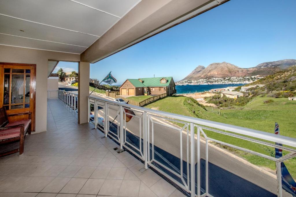 15 On Penguin Guest House photo