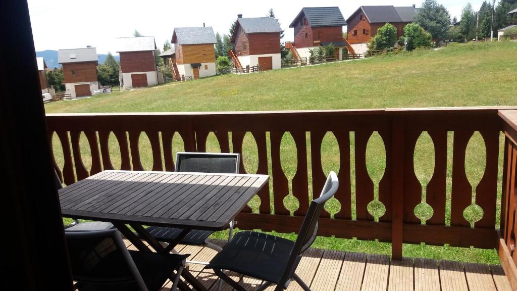 CHEZ LYLi & COMPAGNIE, PISCINE, JACCUZZI, SALLE DE SPORT - 3