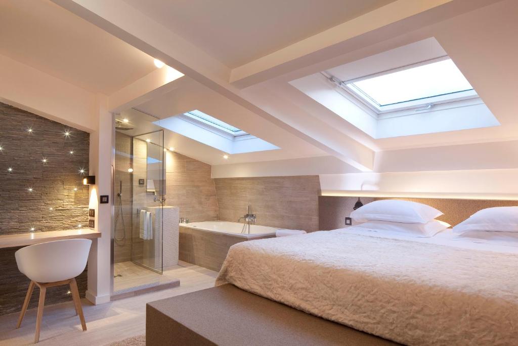 Hotel Room 4