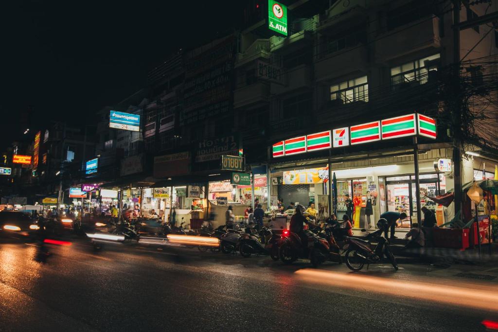 สภาพแวดล้อมโดยรอบ