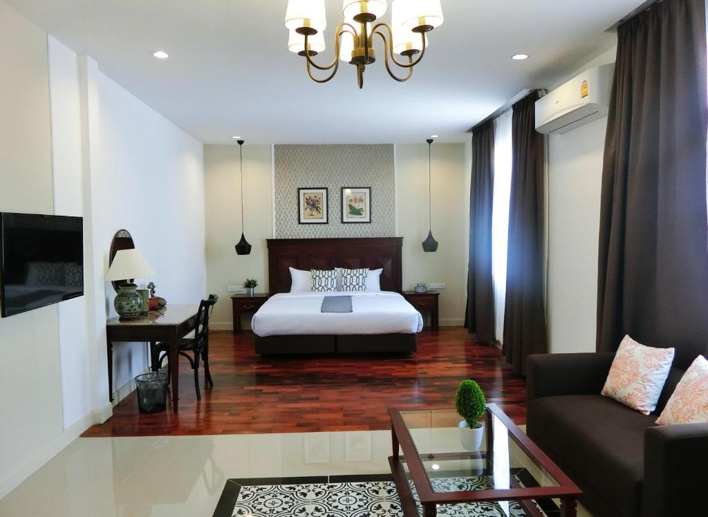 Bloom Boutique Hotel and Cafe