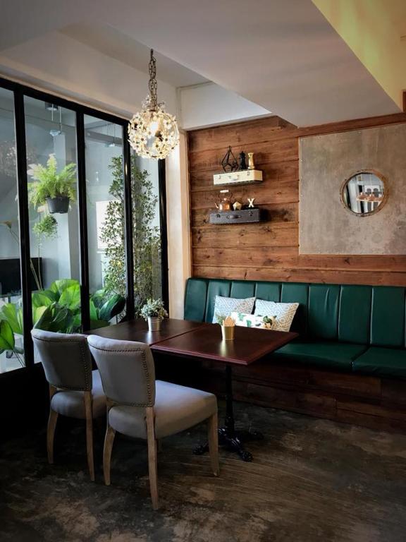 Restaurant, Bloom Boutique Hotel and Cafe in Vientiane