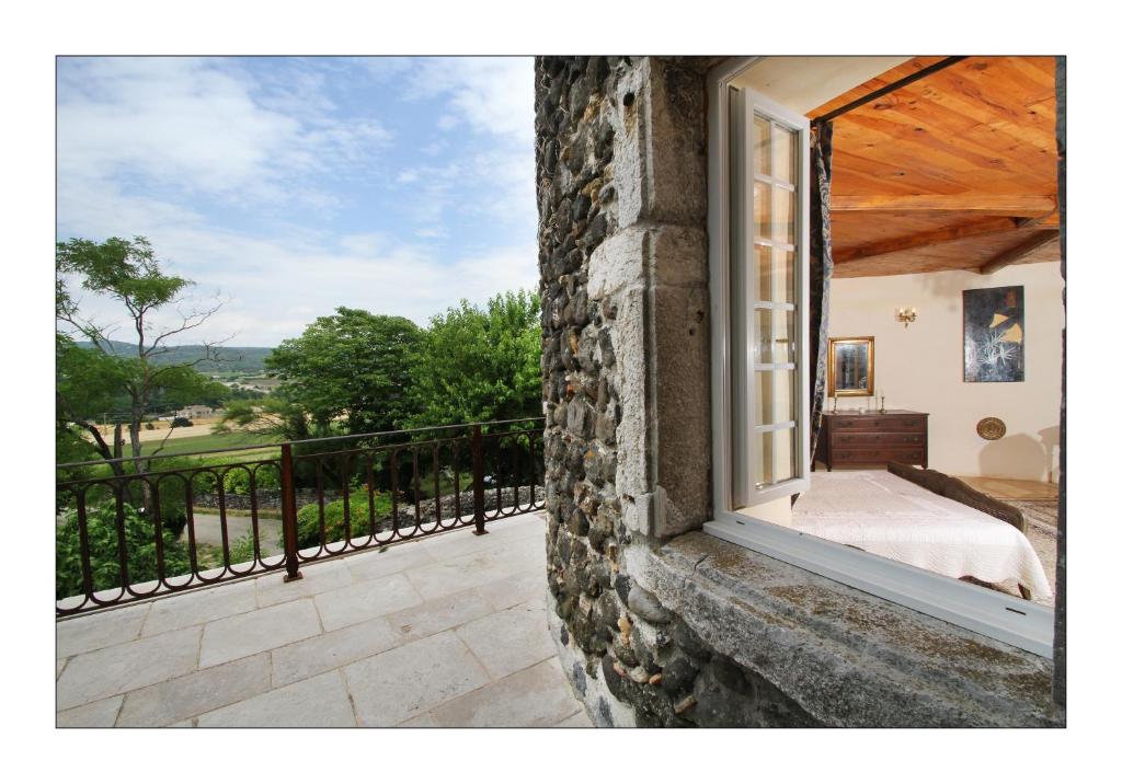 3. Chateau ..