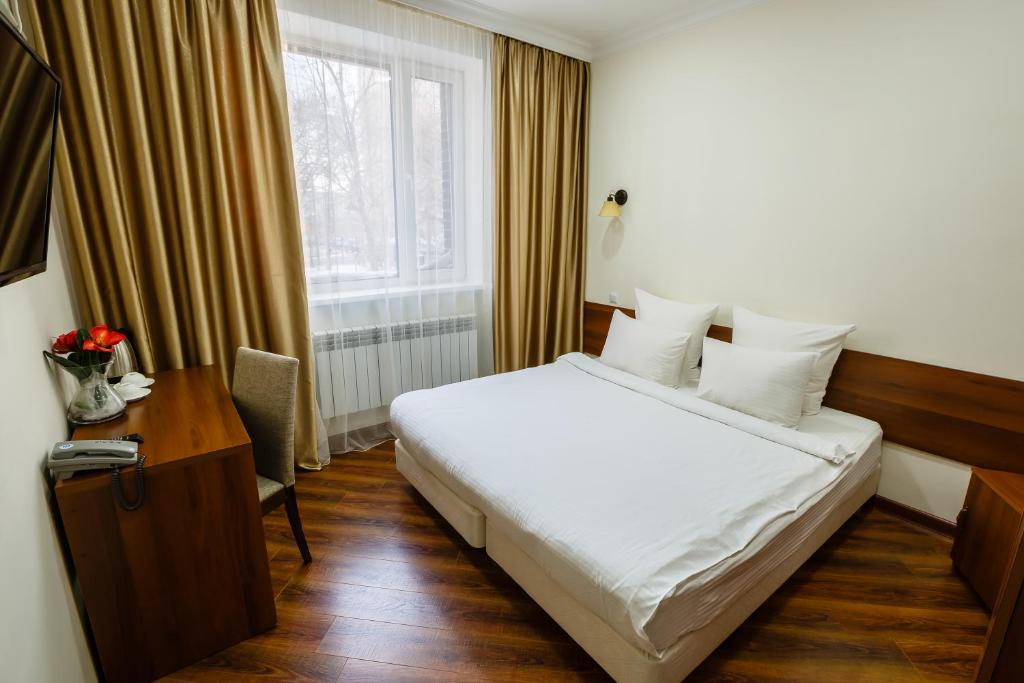 Brown Hotel photo