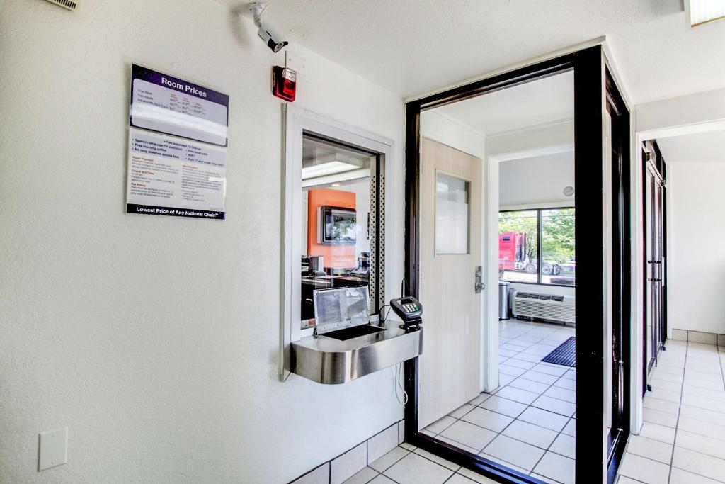 Rodeway Inn photo