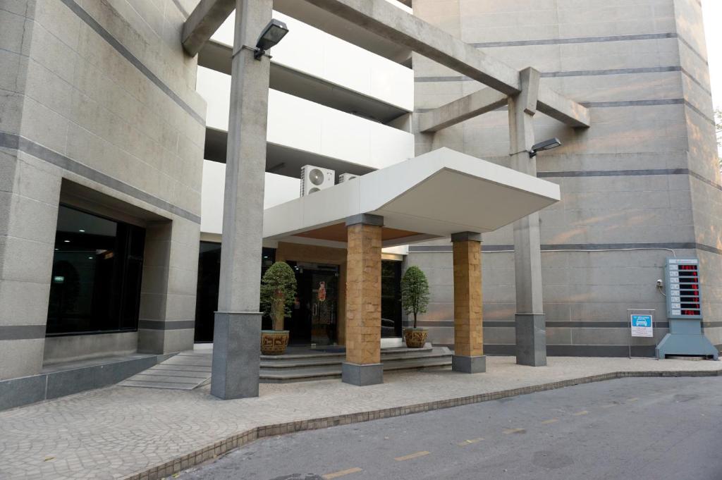Grand Diamond Condominium photo