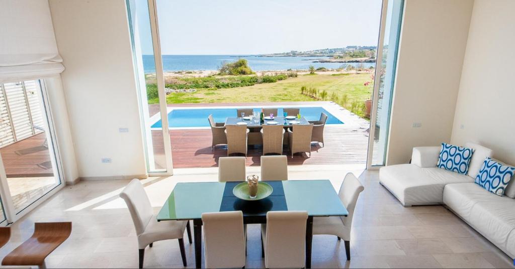 Luxury Bay View Villa 20 Right On Τhe Beach, Protaras
