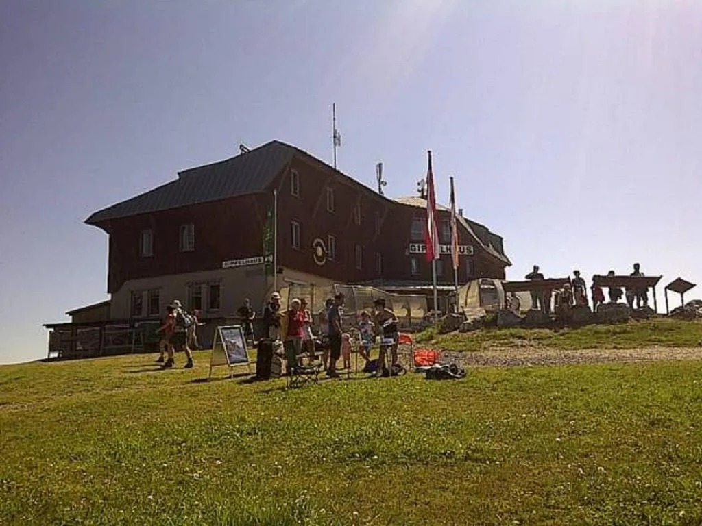Gipfelhaus Gerlitzen, hotel en Arriach