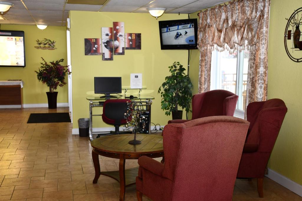 Regency Inn & Suites Faribault photo