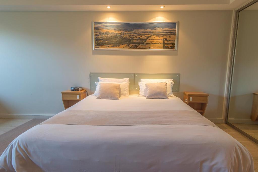 Macedon Ranges Hotel & Spa photo