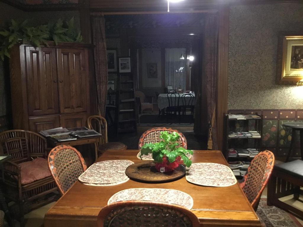 Allen House Inn photo