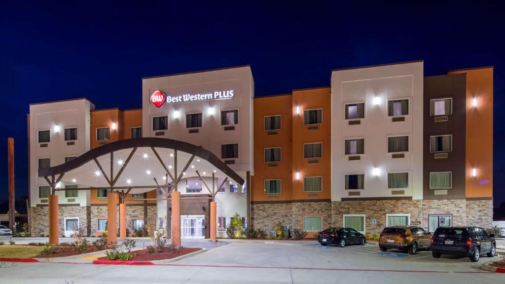 Best Western Plus Airport Inn & Suites
