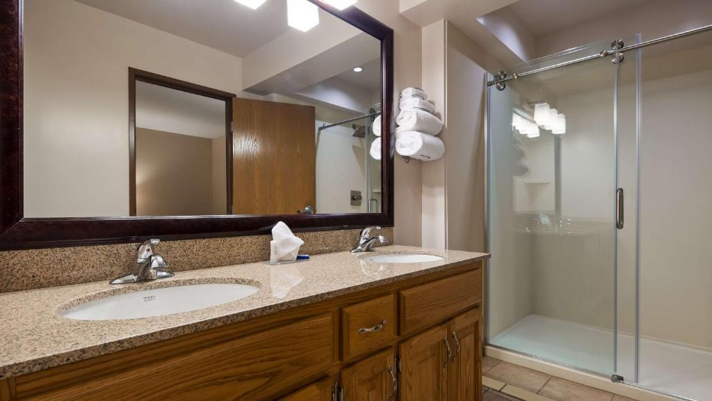 Best Western Flora Inn photo