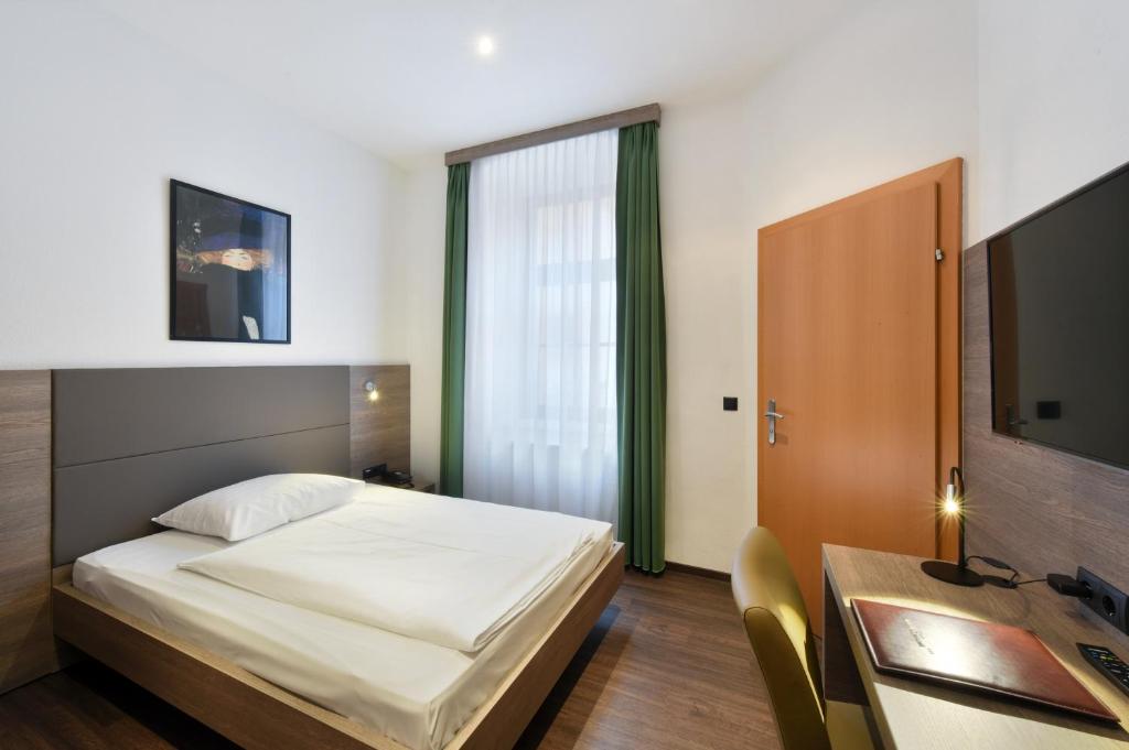 Vienna Hotel Lucia Additional
