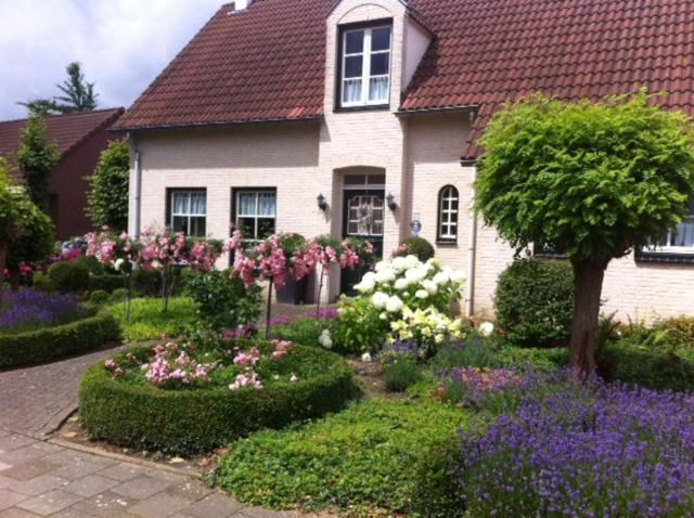 Chalet Nearby Roermond Outlet In Stevensweert Netherlands Updated 21 Prices Wander