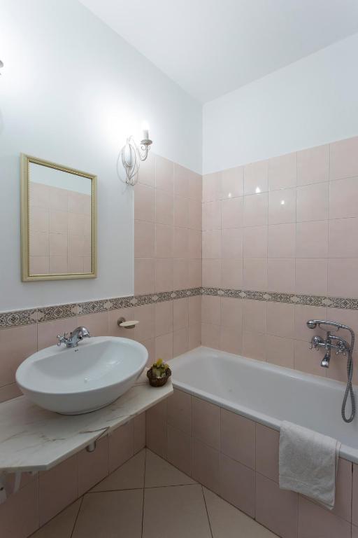 Villa Estera - Hotel & Restauracja photo