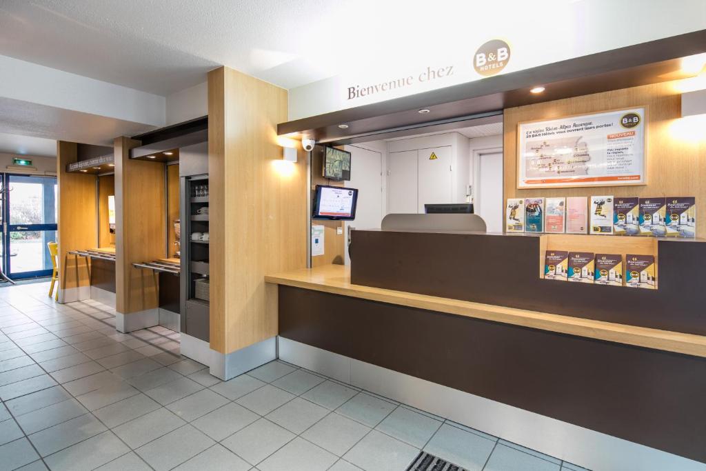 B&B HOTEL Grenoble Universite photo