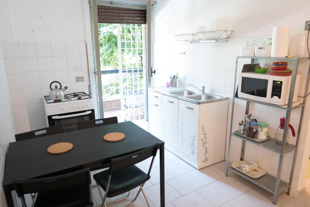 ネクスト ストップ ローマ アフィタカメレ デ ミー (Next Stop Roma Affittacamere da Me) キッチン