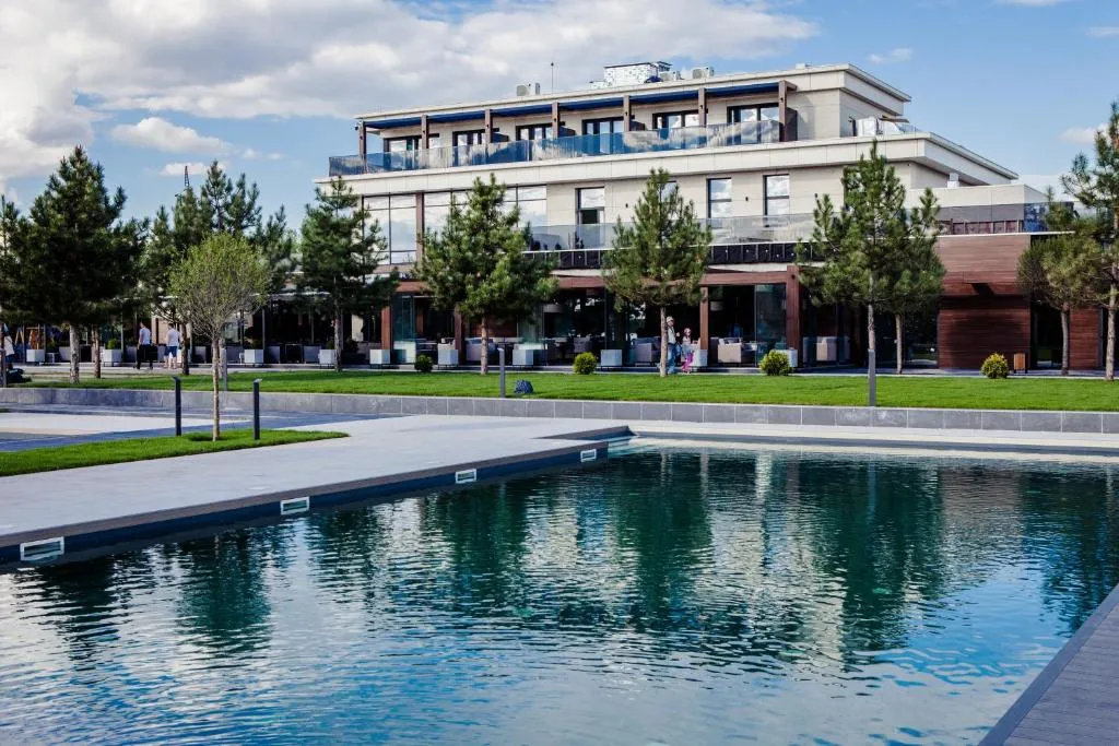 Riviera Zoloche Resort & Spa, hotel in Vishenki