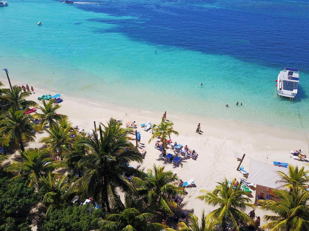Hotel Henry Morgan All Inclusive photo