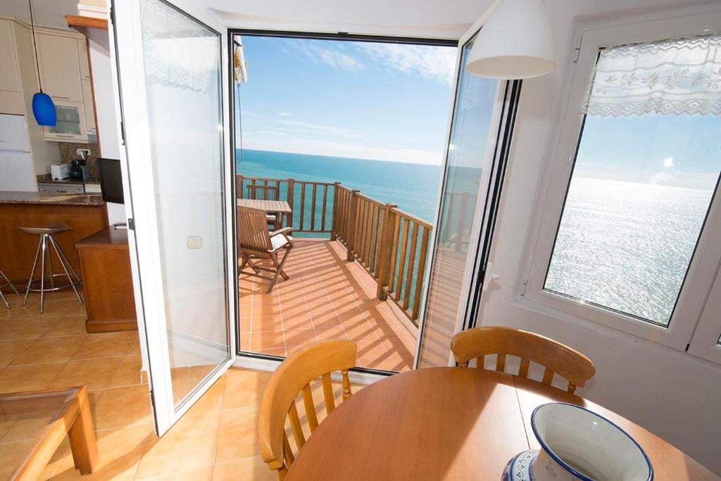 Apartamento en acantilado con wifi y aire acondicionado — Hotel in Sitges