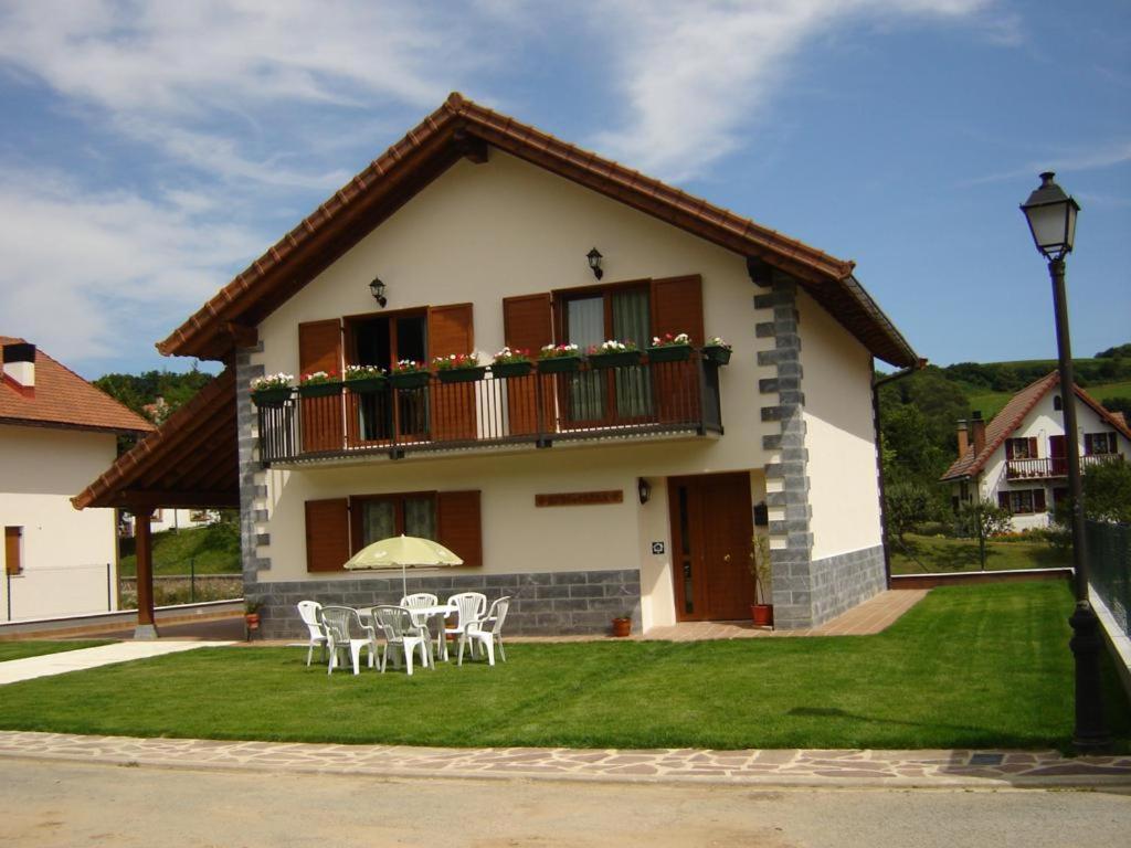 Albergue Irugoienea — Hotel in Espinal