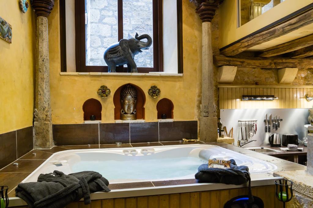 Jacuzzi Privé, les 1001 nuits à Sarlat - 5