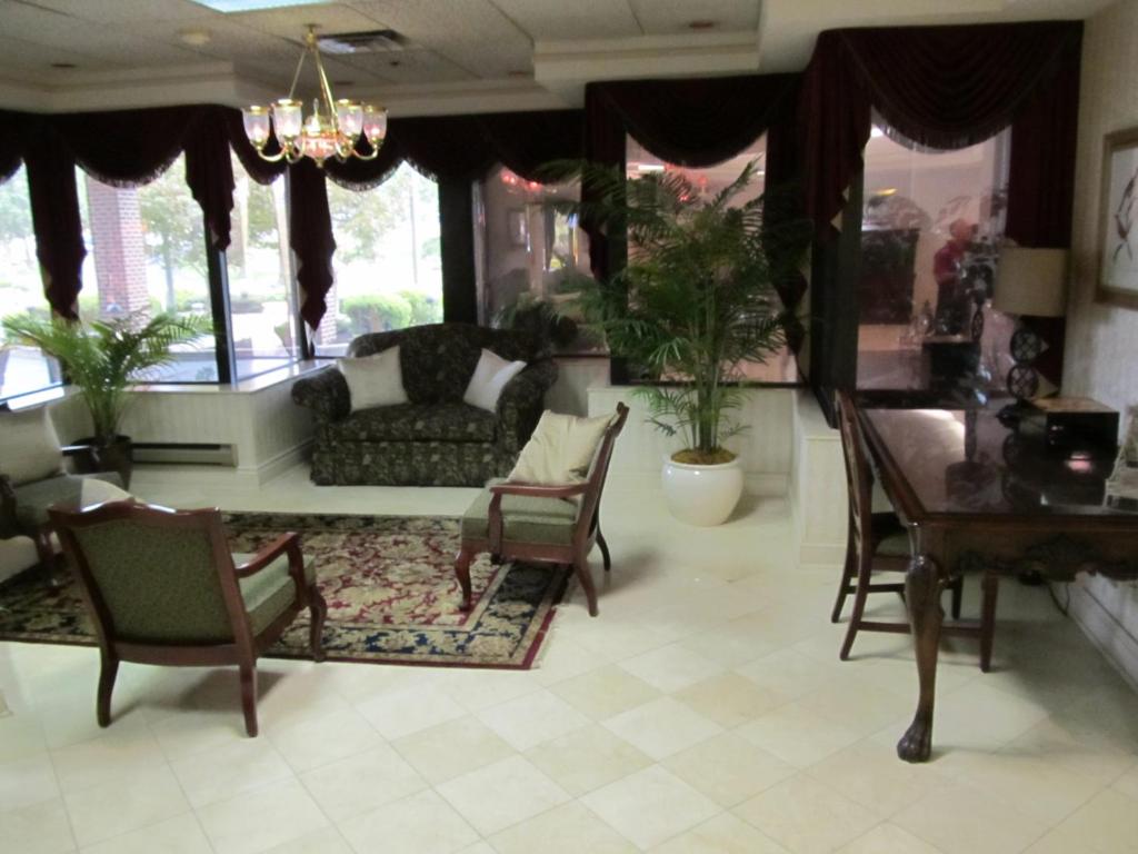 Ramada Plaza by Wyndham Hagerstown photo