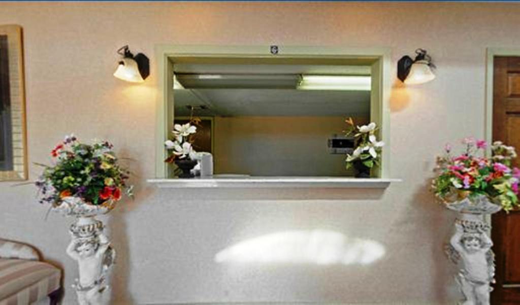 Americas Best Value Inn Anderson Photo 1