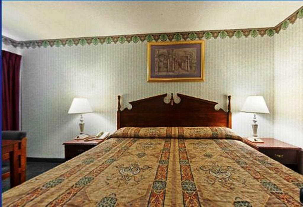 Americas Best Value Inn Anderson Photo 11