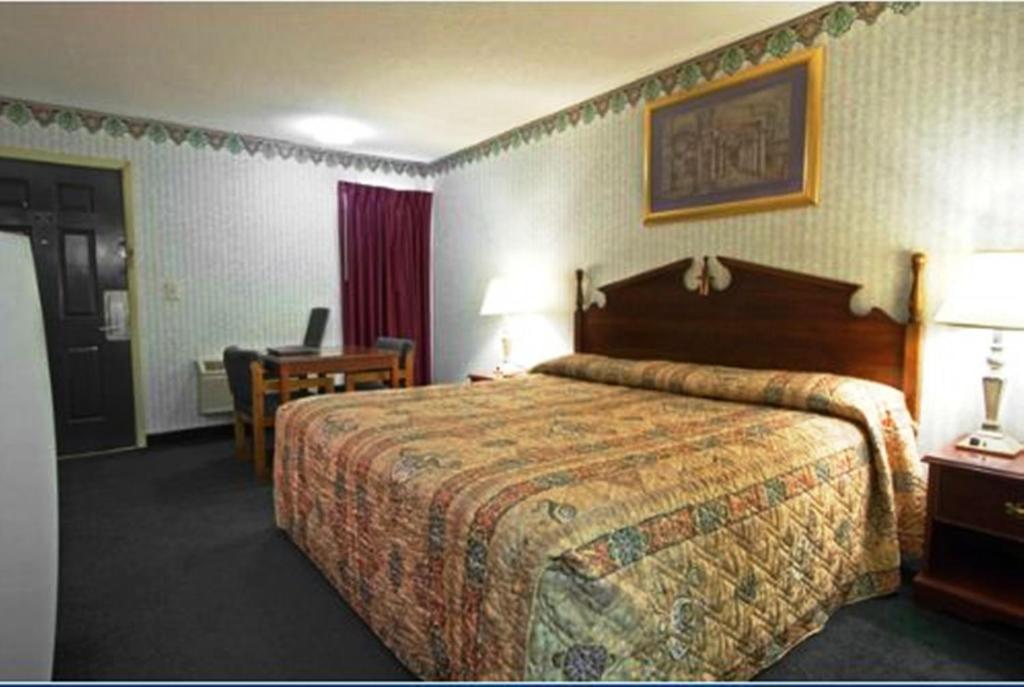 Americas Best Value Inn Anderson Photo 15