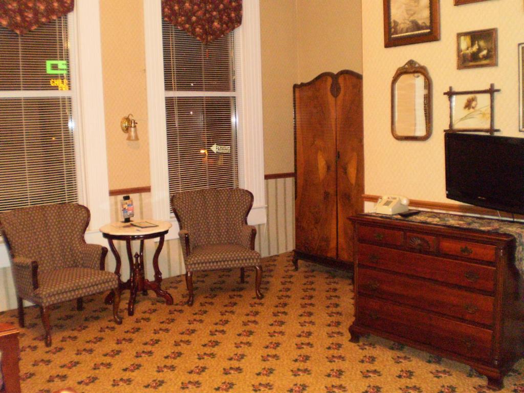 Hotel Millersburg Photo 1