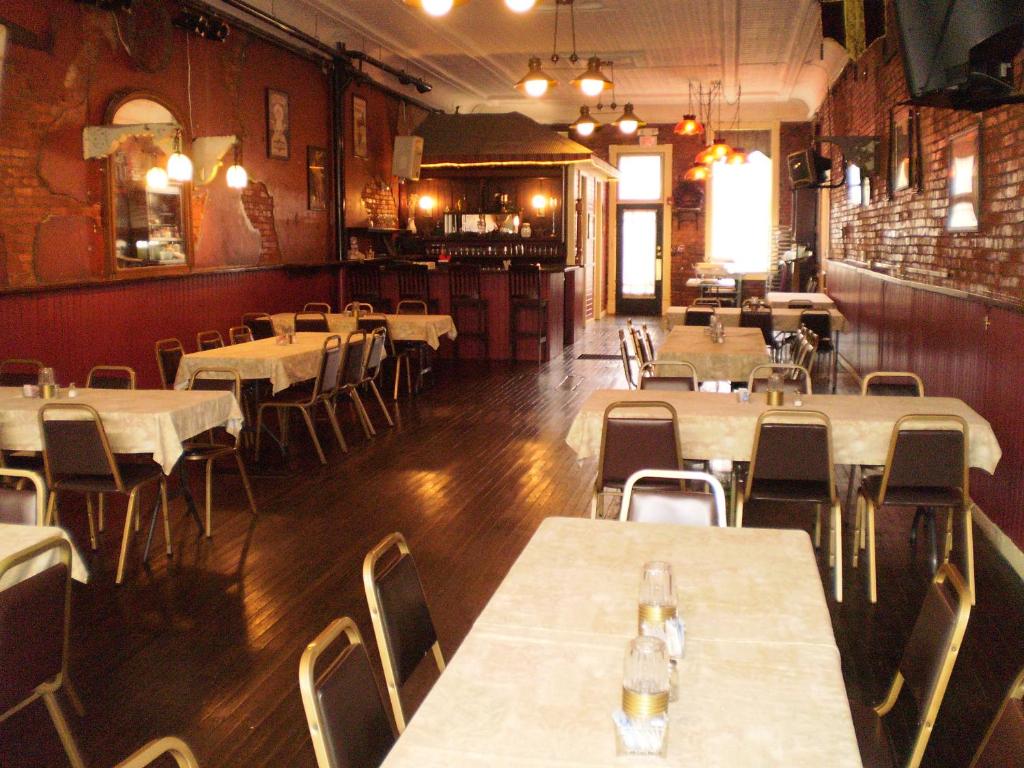 Hotel Millersburg Photo 2