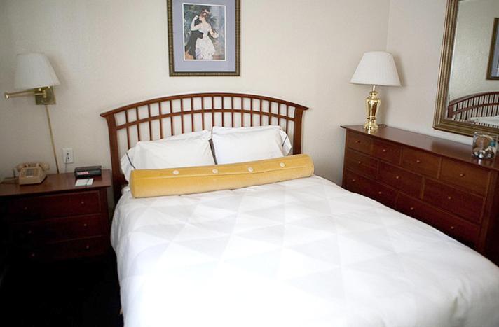 Coral Reef Inn & Condo Suites photo