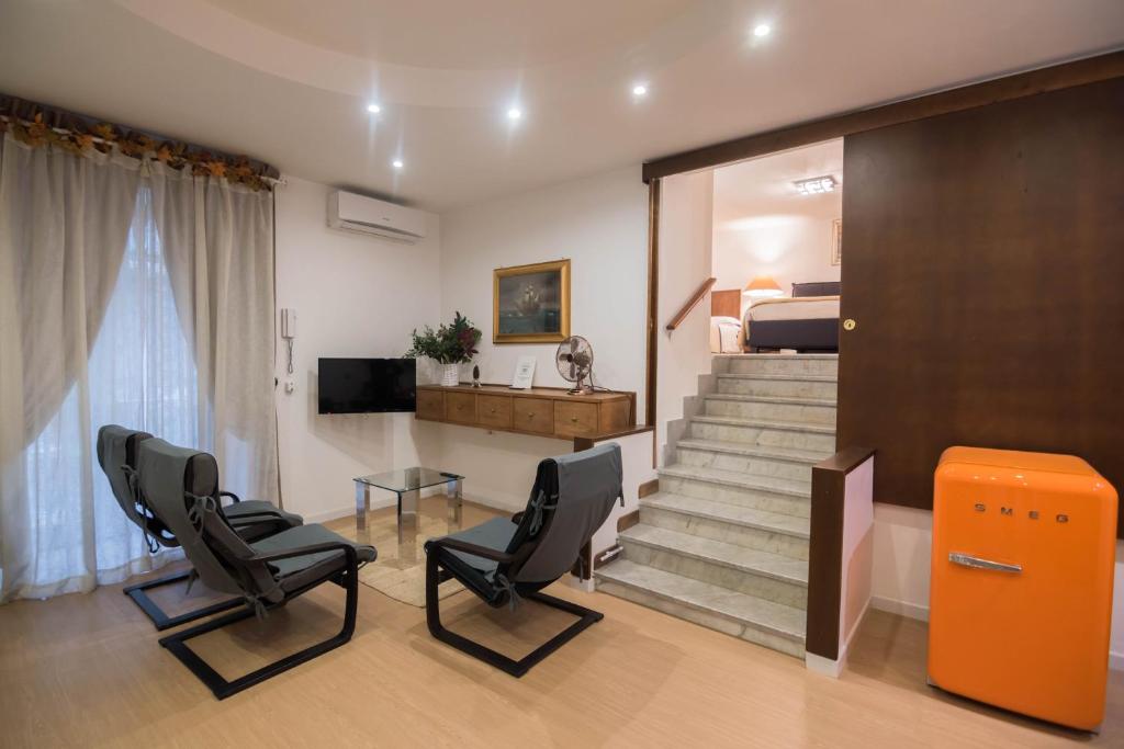 La Residenza Napoli Chiaia short let apartment superior Via Chiaia 82 — Hotel in Naples