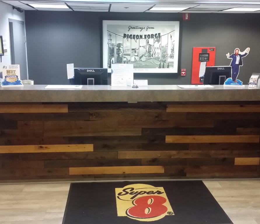 Front desk [24-hour]