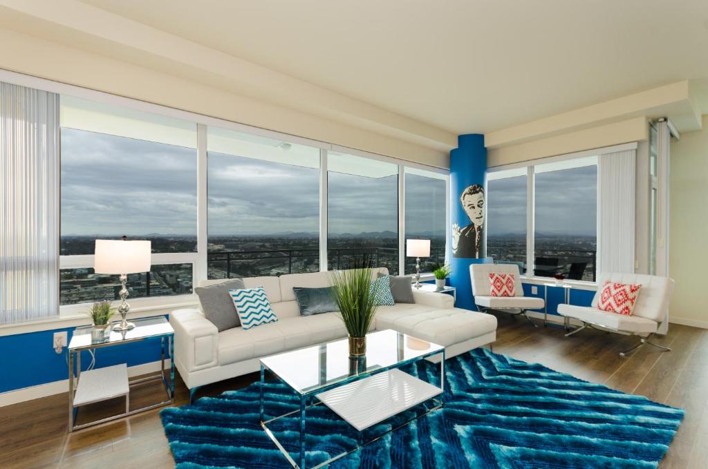 Popular Downtown San Diego Louis Vuitton 2600sqft Penthouse in CA