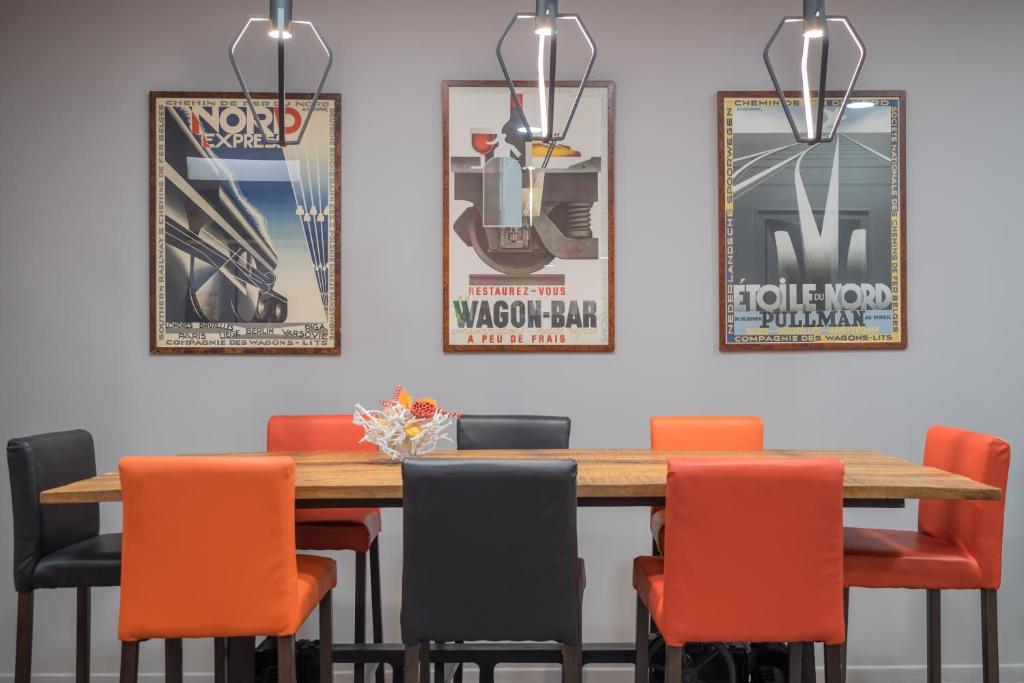 Shared lounge/TV area