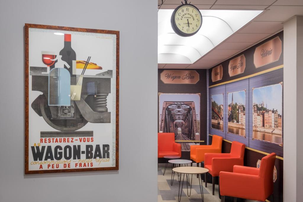 Shared lounge/TV area