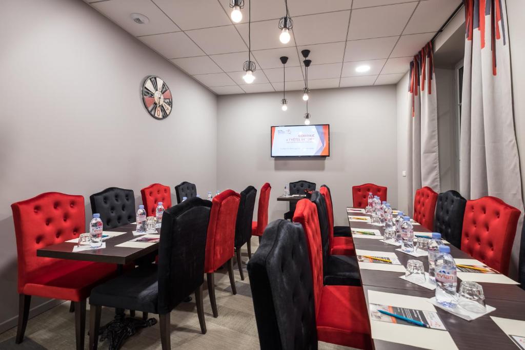 Shared lounge/TV area