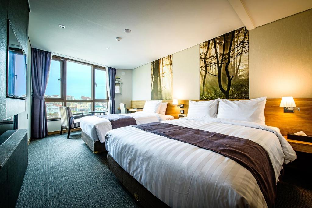 Room Image 2