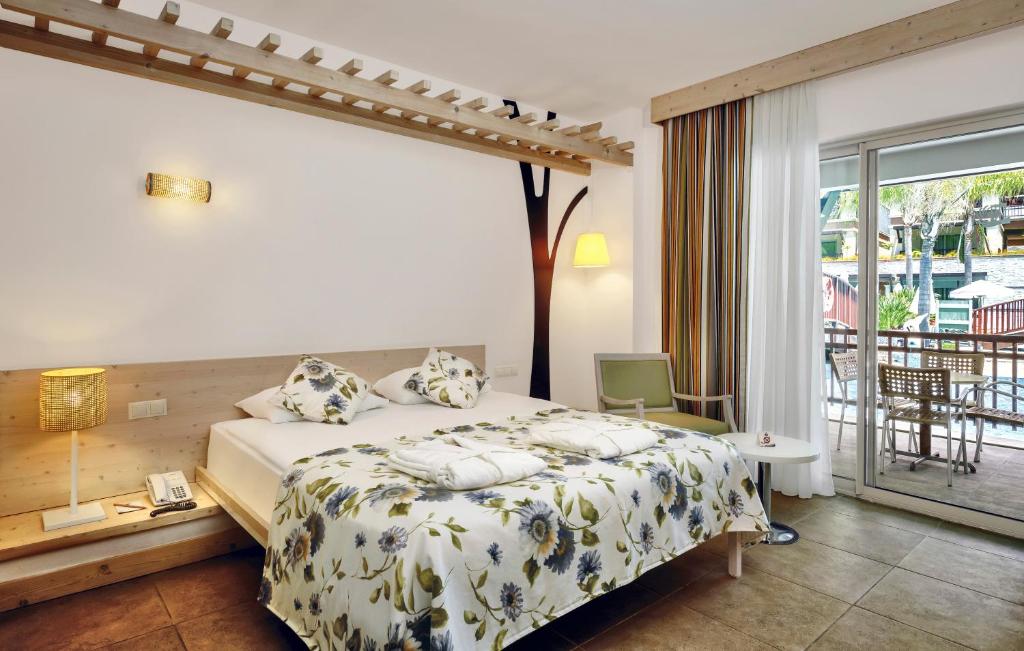 Lake Upper Floor Garden View