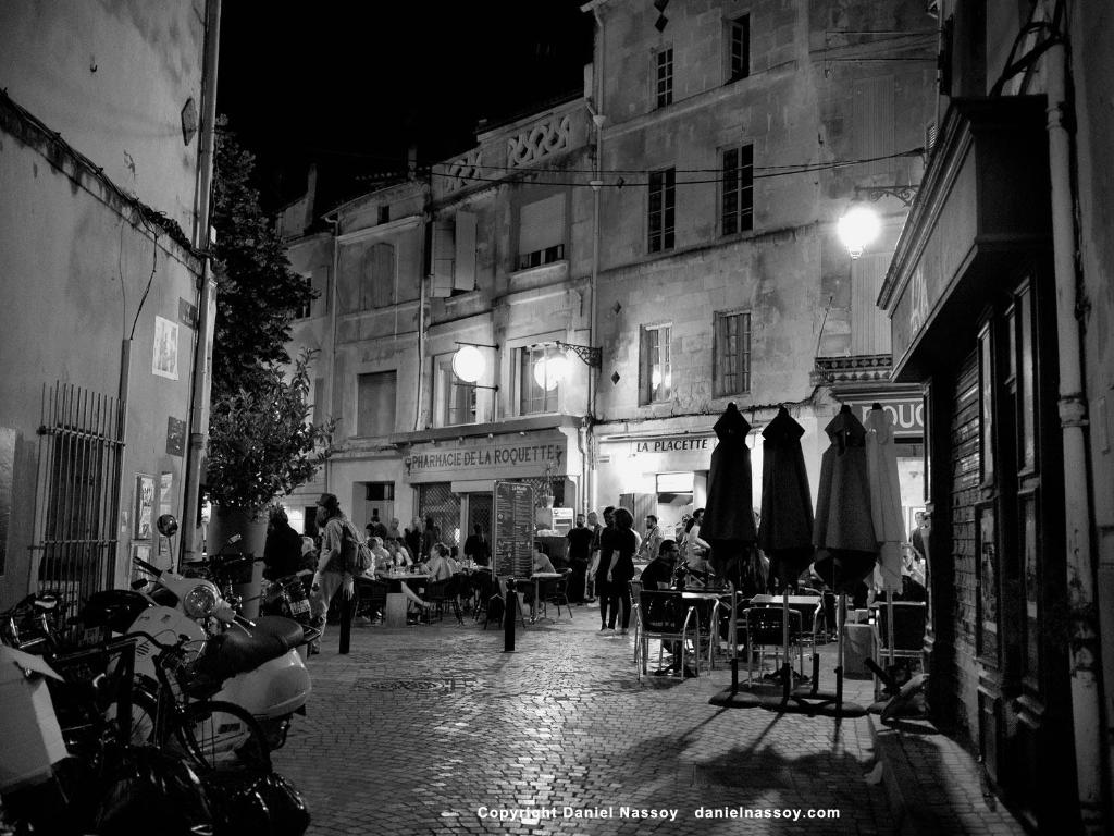 Place de la Roquette, centre historique - 2