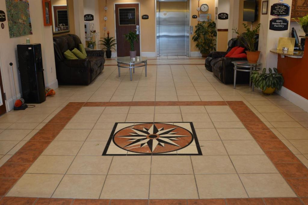 Super 8 By Wyndham Austin/Airport South photo