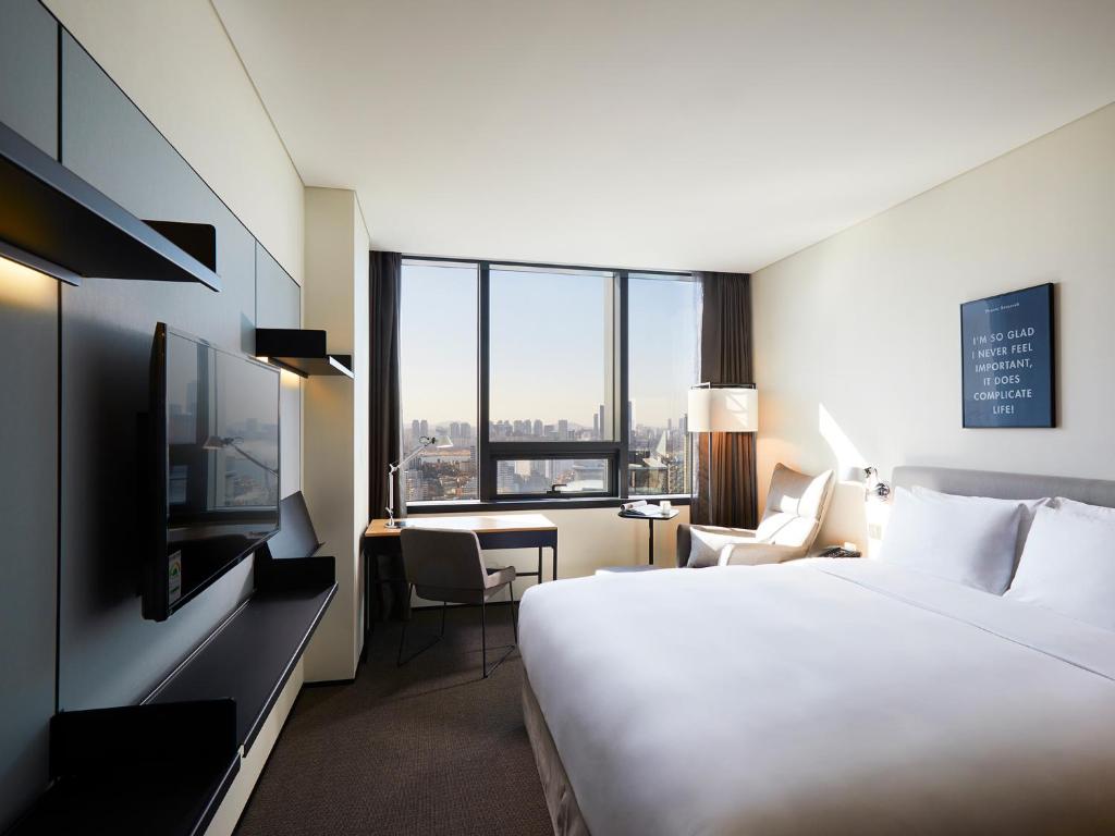 Glad Hotel MApo room view