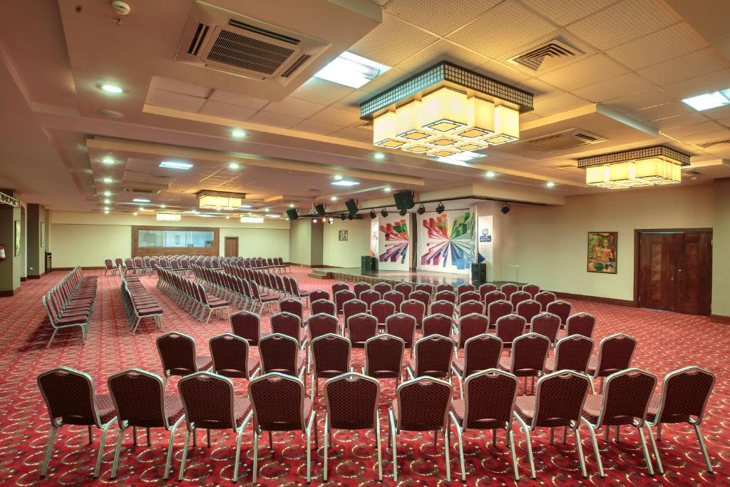 غرفة الاجتماعات/الاحتفالات