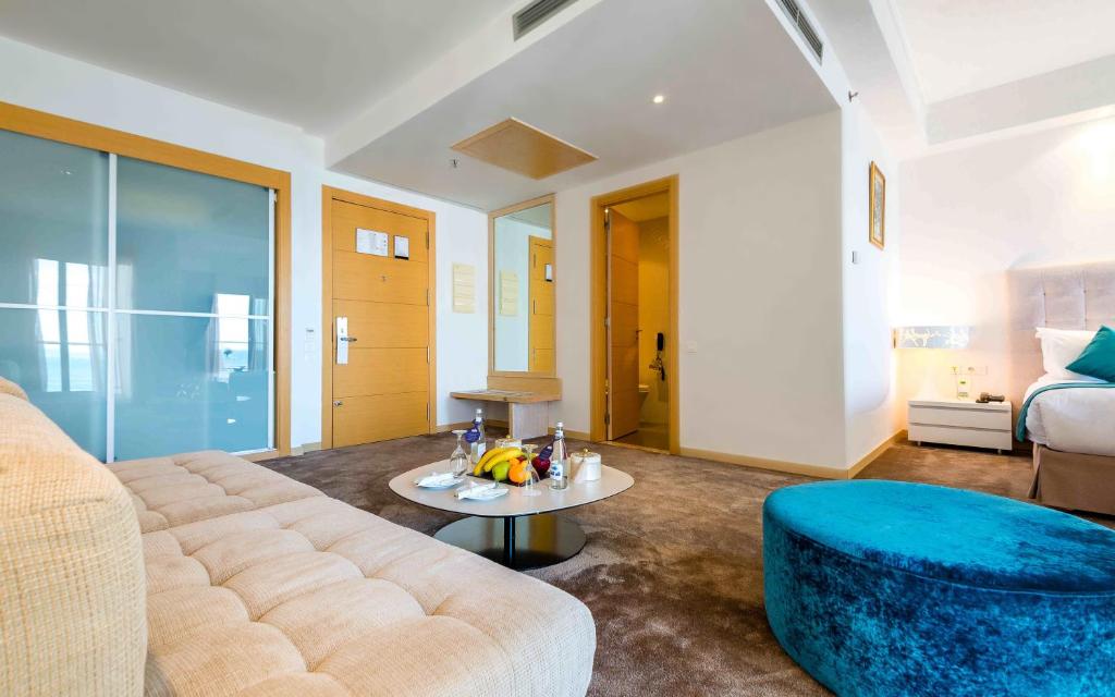 Shared lounge/TV area