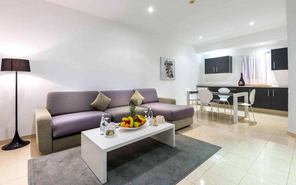 Shared lounge/TV area