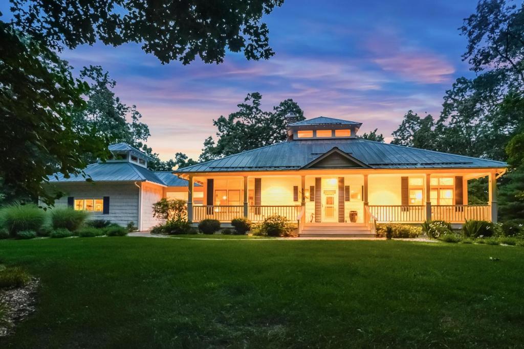 River Walk, Saugatuck