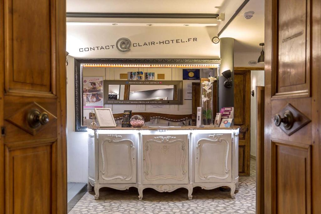 The Originals Boutique, Clair Hôtel, Martigues フロント・ロビー